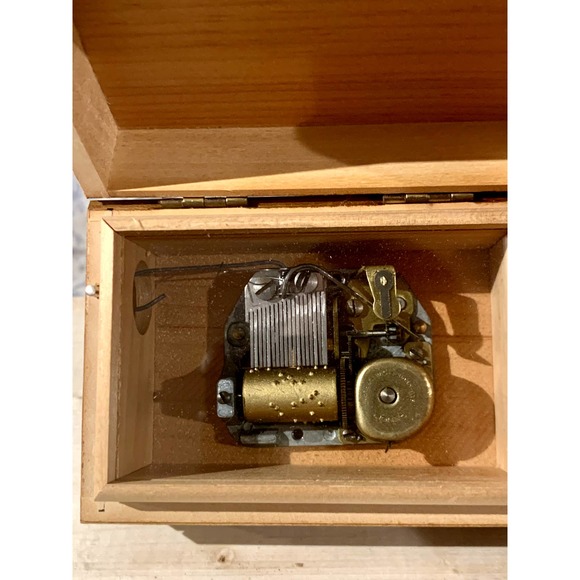 Vintage Reuge Swiss Music Box Dr. Zhivago Lara's Theme Hummel DOES NOT PLAY - Picture 9 of 10